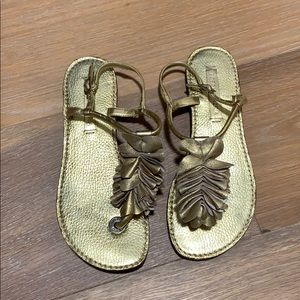 BCBGMAXAZRIA gold sandal with flower design appliqué